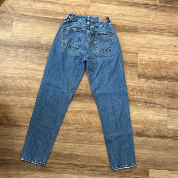 American Eagle Comfort Stretch Waistband Mom Straight Jean Size 000 Regular - Picture 2 of 6